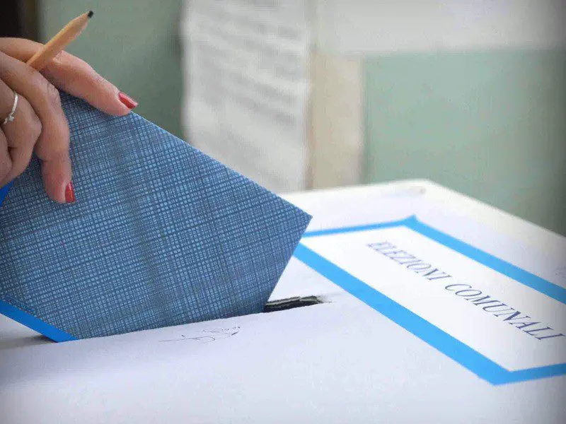 Doppia sfida al voto. Comuni, oltre tre milioni alle urne