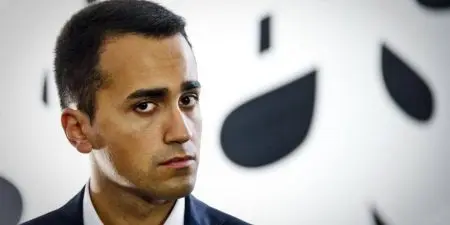Luigi Di Maio suona la carica ai suoi: “Non siamo dei poltronari, parliamo ai cittadini nelle piazze e in tv”