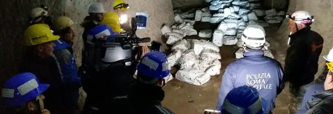 Parco di Tor Fiscale, le grotte diventano discariche per rifiuti pericolosi