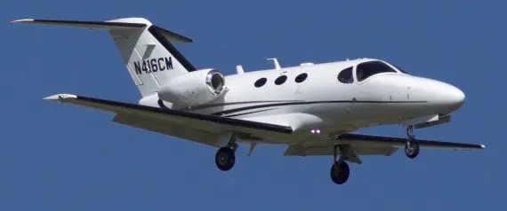 Ue, Juncker da Bruxelles a Strasburgo col jet privato