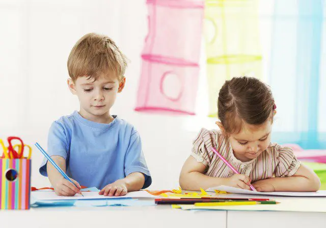 “Compiti a casa, è sbagliato aiutare i figli”