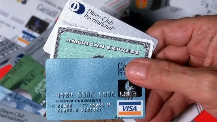 Carte di credito, corsa al denaro virtuale. La classifica della convenienza