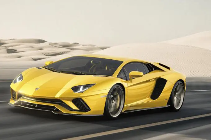 Lamborghini Aventador S, la prima con le quattro ruote sterzanti