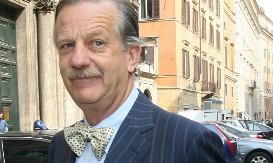 Condanna a 3 anni per peculato, ma l’ex senatore leghista resta a capo dell’Aero Club: “Dimettermi? Non ci penso proprio”