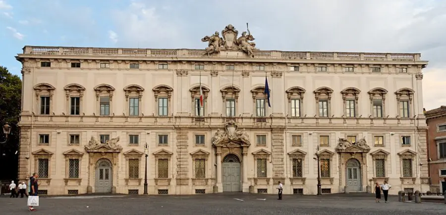 Consulta: illegittime le norme che attribuiscono automaticamente il cognome del padre