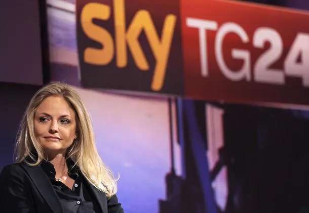 Sky, ipotesi di accordo con i giornalisti: stop a nuovi licenziamenti, ma solo per 12 mesi. Il cambio sede vale 4 milioni