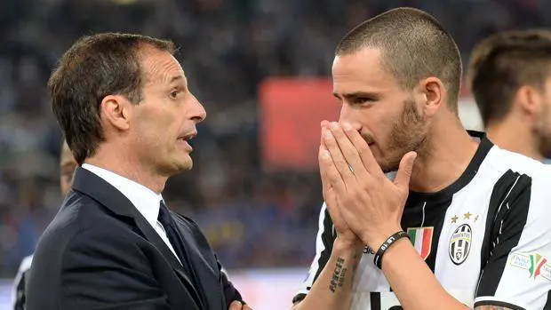 Max Allegri (con Bonucci) andrà via dalla Juventus