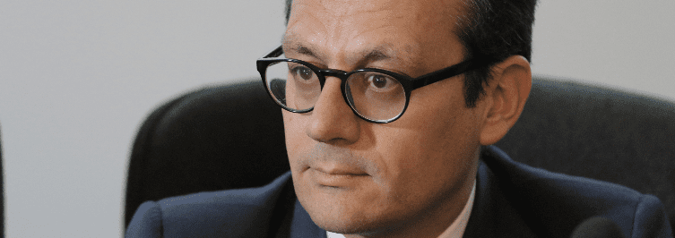 Alitalia, il commissario Laghi molla almeno la poltrona in Unicredit. Le altre 20 le tiene