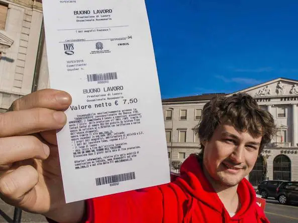I nuovi voucher? Una carta prepagata Arriva il libretto per colf e badanti