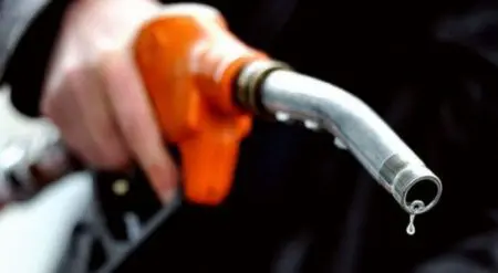 I gestori annunciano sensibili aumenti di prezzo della benzina