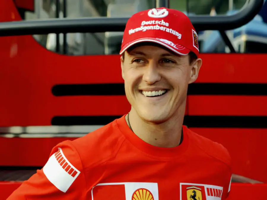Schumacher trasportato in ambulanza in un ospedale di Parigi