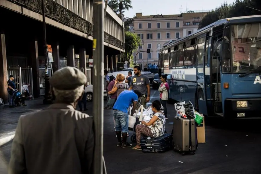 Le speculazioni immobiliari di Idea-Fimit dietro allo sgombero e alle violenze di piazza Indipendenza