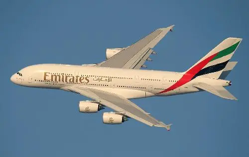 Bimba di sette anni muore durante il volo Emirates da Dubai a Monaco