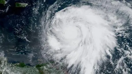 La tempesta Ophelia diventa uragano e si dirige verso l’Europa