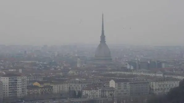Migliora aria a Torino, slittano decisioni su misure