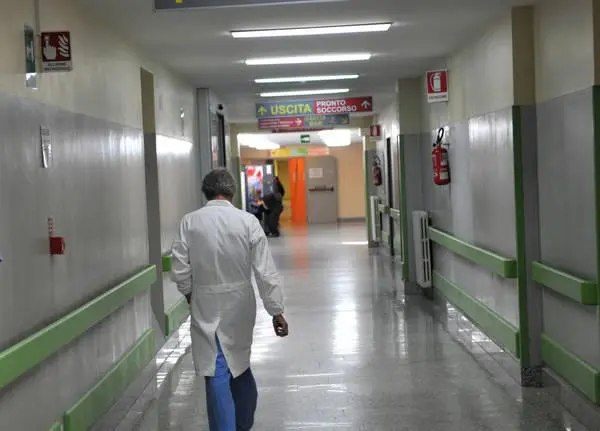 Incubo precariato. La rivolta dei giovani medici: “I malati siamo noi”