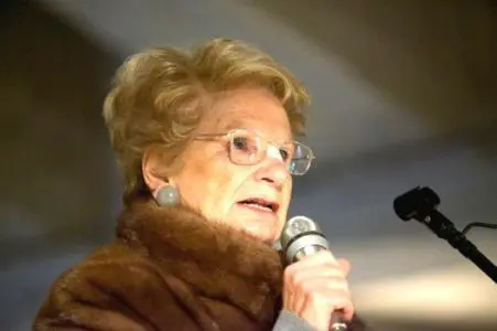 Liliana Segre da oggi avrà la scorta: troppi messaggi di insulti e minacce