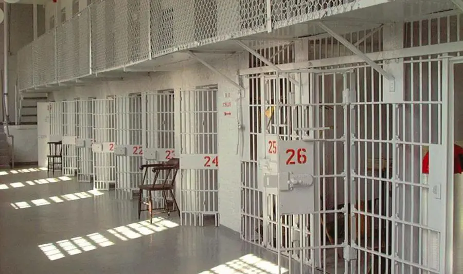 Follia in Sudafrica. Stuprano la bisnonna 96enne, due fratelli di 19 e 15 anni finiscono in carcere