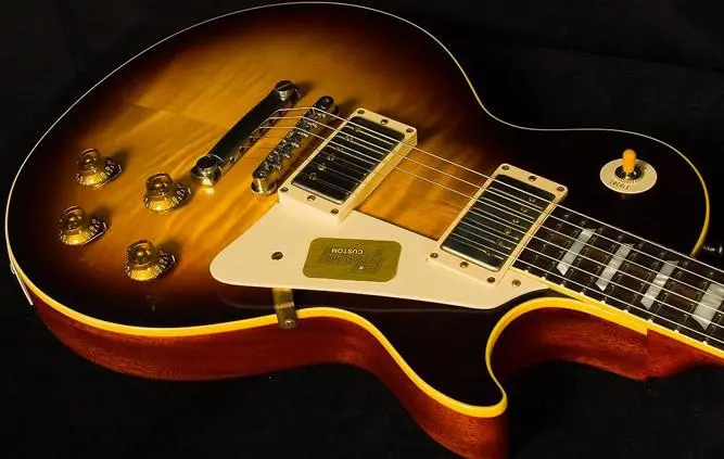 Gibson sommersa dai debiti, rischio bancarotta per le chitarre di Elvis Presley e John Lennon