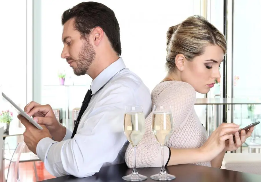 Troppo su social non danneggia relazioni