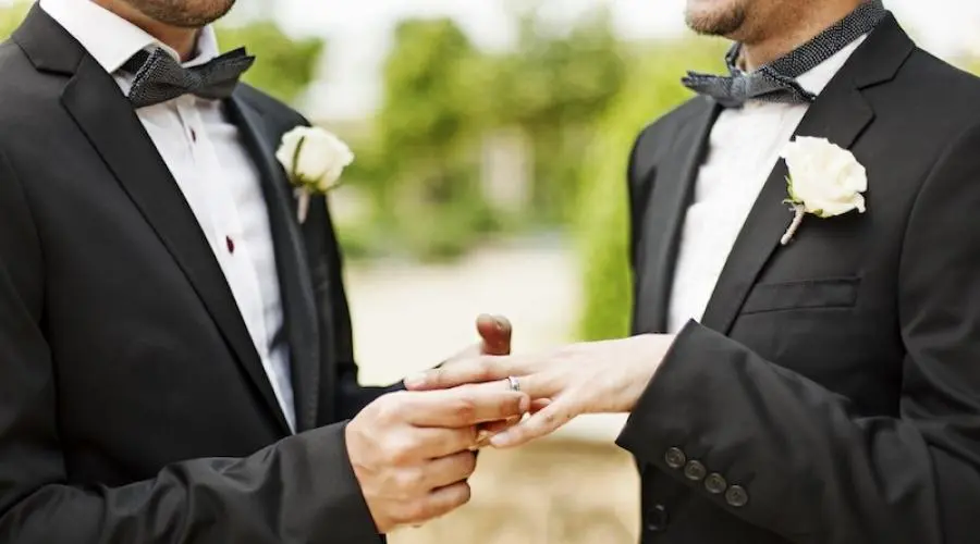 Legnano, arrivano i corsi prematrimoniali laici aperti anche a coppie gay: ad organizzarli è il Comune