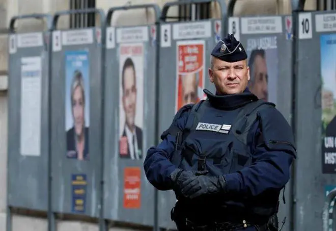 Francia, allarme terrorismo: spari e ostaggi, “sono dell’Isis”