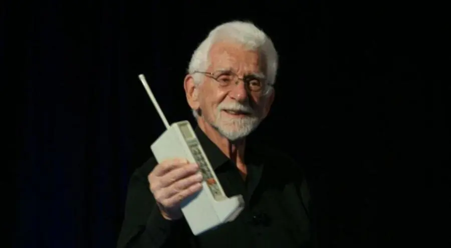 La prima telefonata da cellulare 45 anni fa: così inizio la rivoluzione mobile