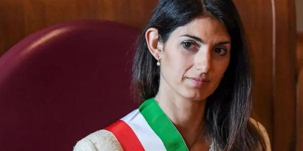 Roma, sindaco Raggi annuncia il rimpatrio di 14 nomadi del Camping River con lʼincentivo del Campidoglio