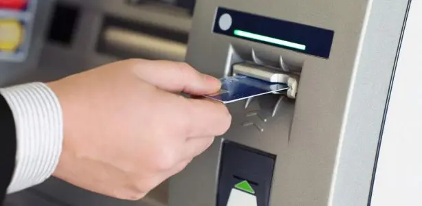 Conti correnti,  arrivano i rincari fino al 60% per assegni e contanti