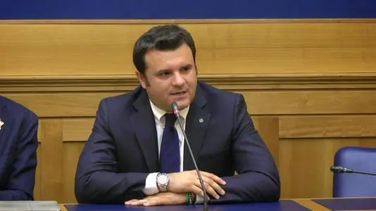 Centinaio (Lega): “Nuova crociata Ue contro il vino? Siamo pronti a dare battaglia”