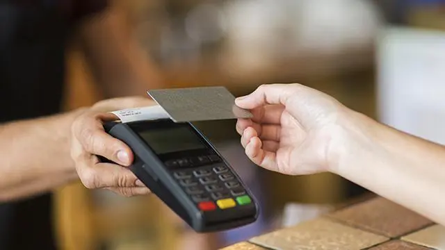 Il contante resiste, ma il digitale avanza: ecco come cambiano i pagamenti in Europa