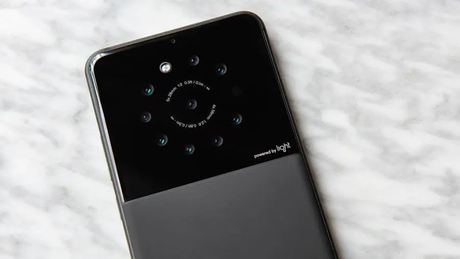 Altro che tripla fotocamera, è in arrivo uno smartphone con nove sensori