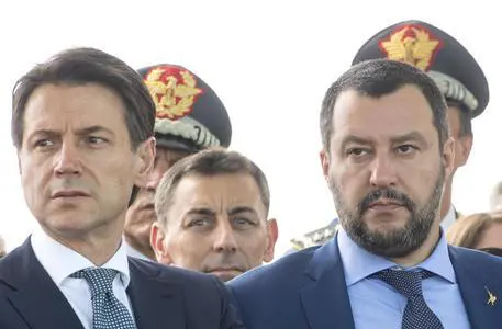 Migranti: scontro dopo recupero nave Von Thalassa. Salvini: ‘Guardia costiera non può sostituirsi a libici’