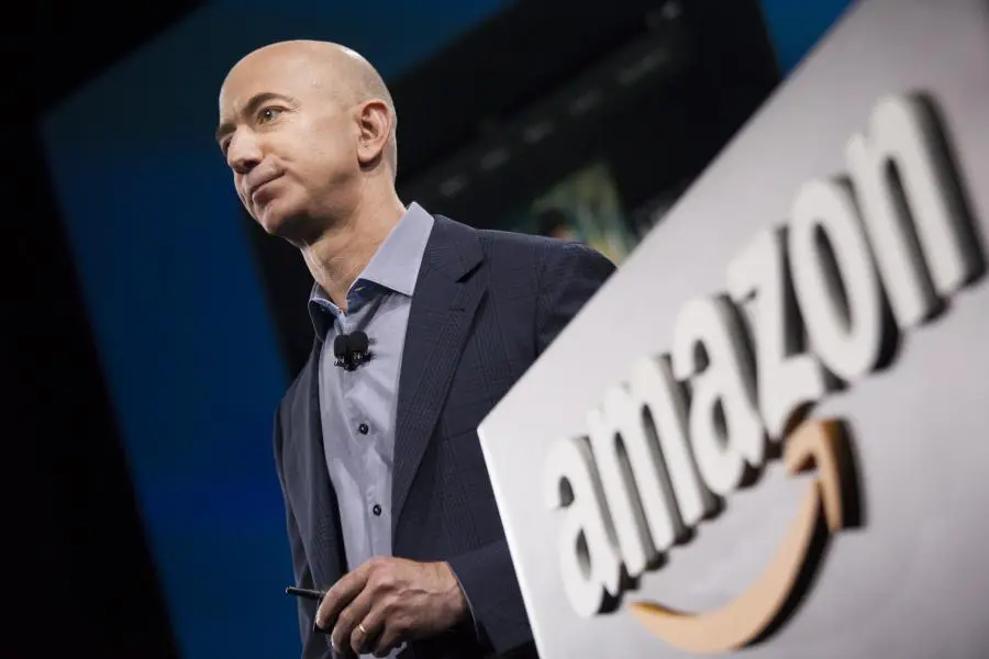 Amazon, Bezos: “Tabloid vicino a Trump minaccia di pubblicare mie foto osé. Tycoon mi considera nemico”