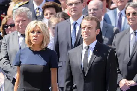 Macron in Africa, sicurezza e migranti