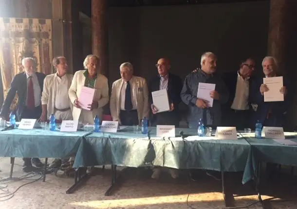 L’enciclopedia senza maiuscole