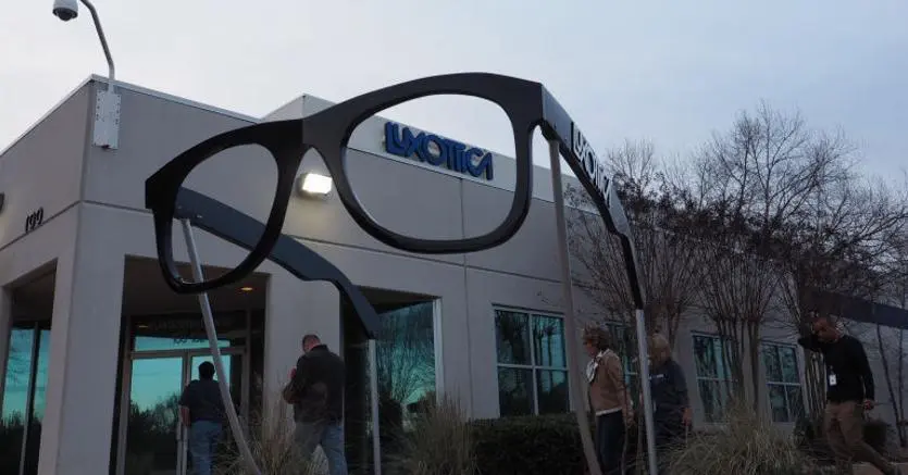 EssilorLuxottica, trattativa per cedere negozi in Olanda e Belgio