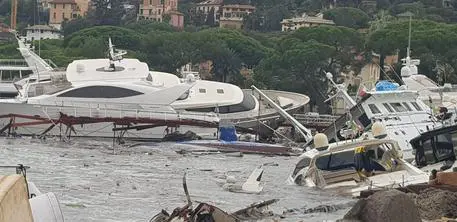 Maltempo:decine di yacht schiantati sul molo a Rapallo