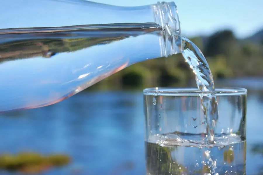 Acqua, alla depurazione al consumo: l’Italia tra progressi e diffidenza