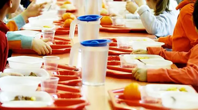 Casale Monferrato, i piatti della mensa scolastica si sciolgono nella pasta: sequestrati