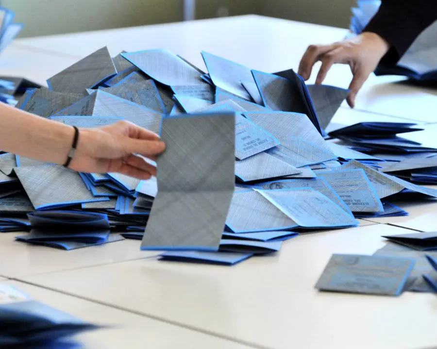 Campania, lavoro e scuola temi dominanti prima del voto