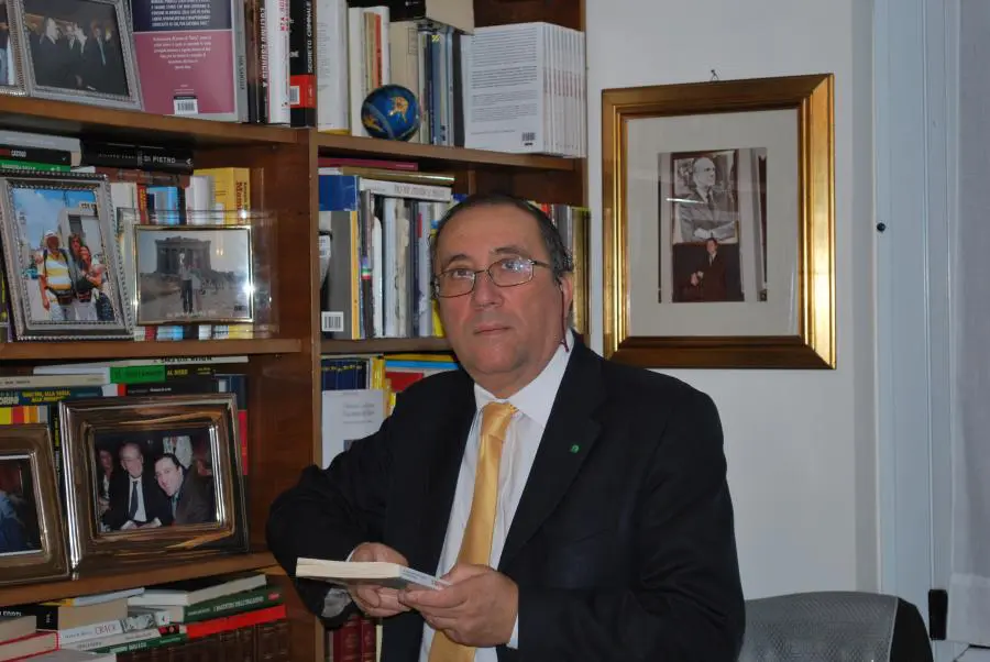 Terroni caput mundi / Parisi racconta gli Agnelli, la storia si tinge di giallo