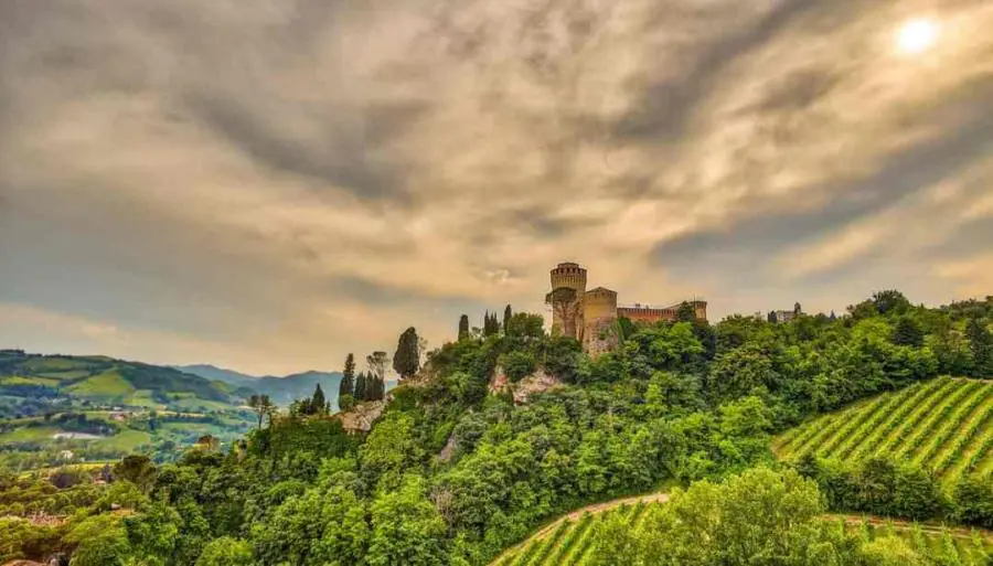 Brisighella riparte dopo l’alluvione con il Festival dei Cammini: trekking, storia e sapori