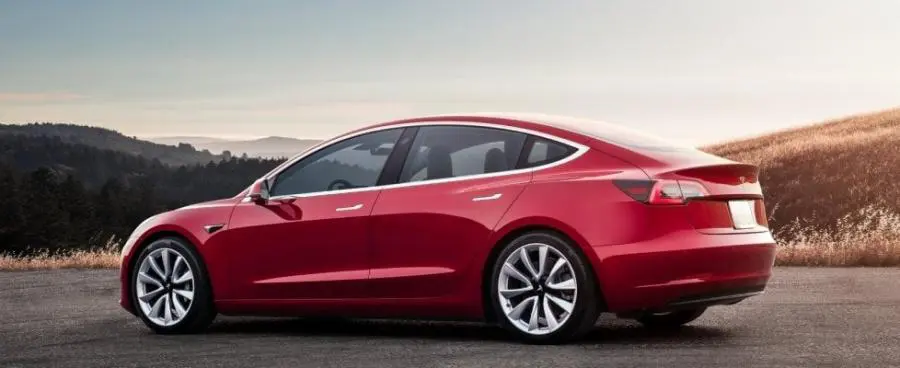 Tesla Model 3, il divertimento elettrico è targato Tesla