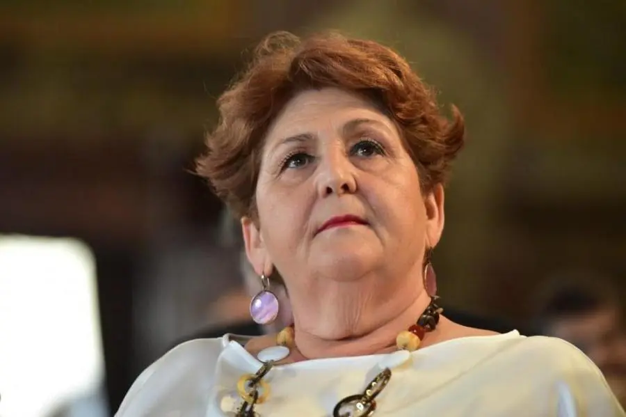 “Con Renzi fuori dal Pd? Per ora non è all’ordine del giorno”. Bellanova promette chiarezza