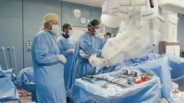 Robot cardiochirurgo ripara cuori hi-tech