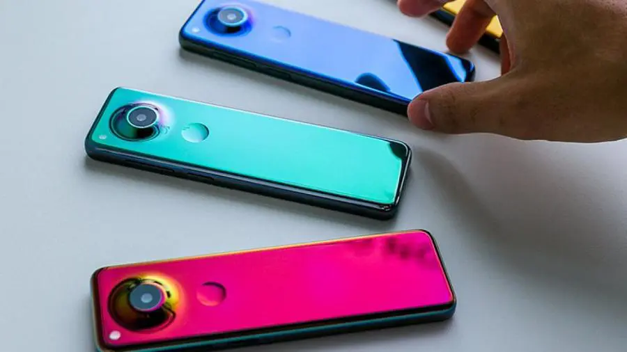 Ecco il telefono stretto come un telecomando