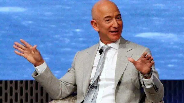 Bezos crea fondo da 10 miliardi contro climate change