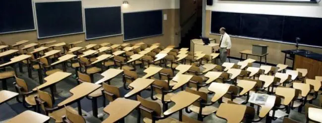 Scandalo in università. Chiede 2 mila euro per superare esame, docente sospeso