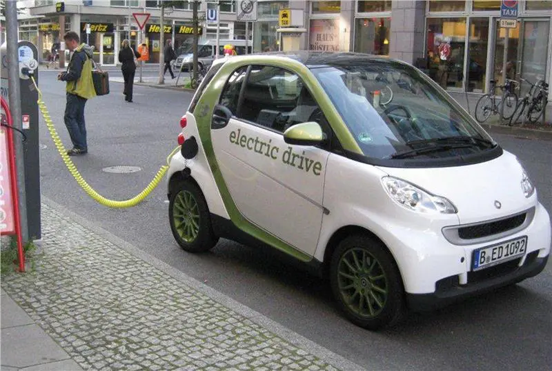Auto elettriche, Fca conferma discussione per possibile joint venture con Foxconn